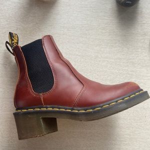 Docs Chelsea boots 👢